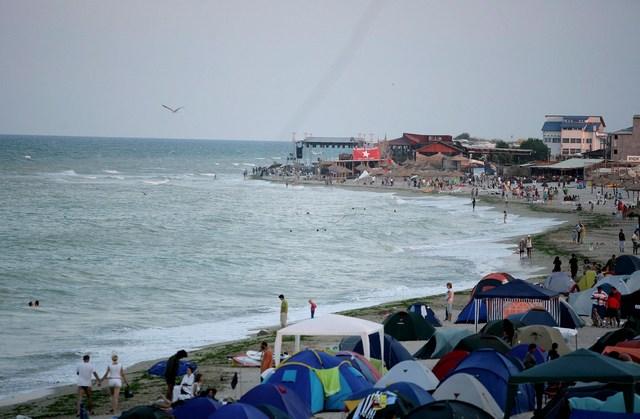 EXODUL de 1 Mai. Mii de turişti petrec pe litoral, la munte, la grătar sau pe pârtii