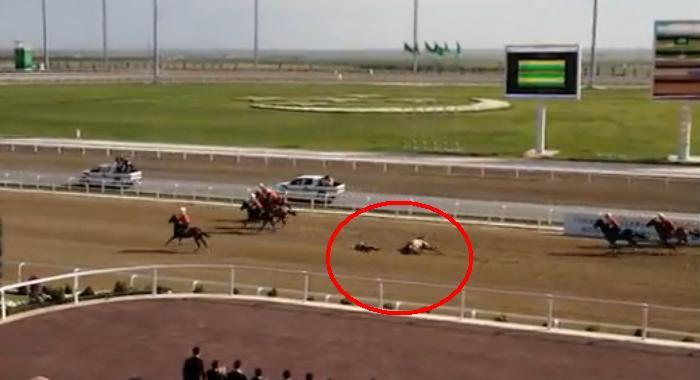 Un lider de stat a căzut de pe cal în timpul unei curse de hipism. Jurnaliştilor li s-a cerut să şteargă imaginile filmate (VIDEO)