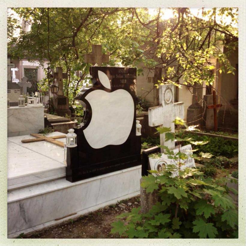  Apple a murit, chiar într-un cimitir bucureștean