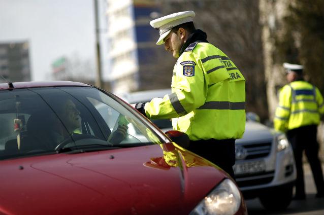 Sancţiuni pentru şoferi: Câte amenzi au dat poliţiştii şi câte permise de conducere au fost reţinute