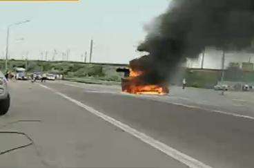 Incidente în lanţ pe autostrăzile din România. O maşina a luat foc pe A2, un alt autoturism a ars pe A1