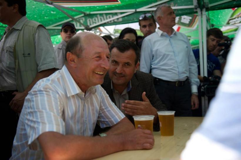 Băsescu spune c-ar fi aflat despre Peştera de pe internet, însă comuna nu are un website oficial