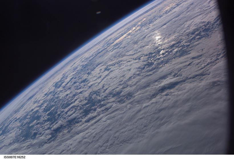 NASA publică imagini cu un OZN! (FOTO)