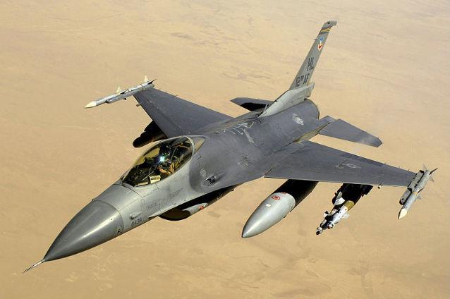Turcia anunţă că a pierdut unul dintre avioanele sale de luptă F-16 în apropiere de graniţa cu Siria