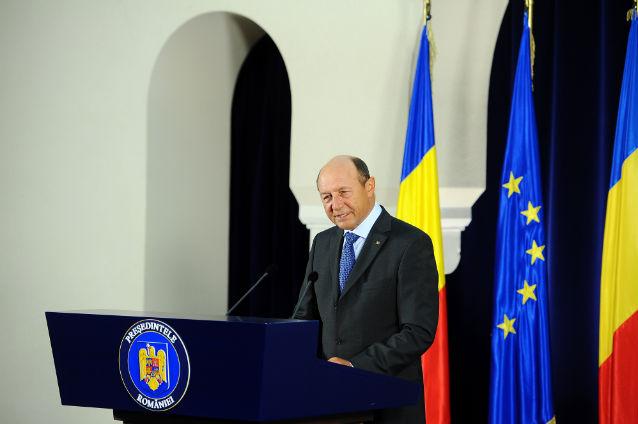 Băsescu a promulgat legea de accelerare a restituirilor