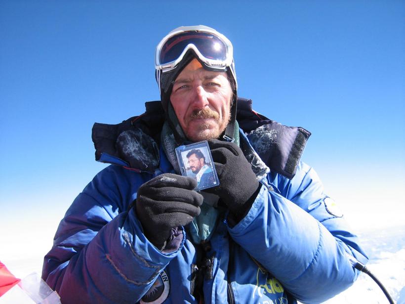 Un român anunţă moartea unui partener de ascensiuni pe Everest