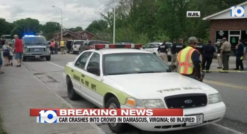 Accident cu 60 de răniţi în SUA: Un bătrân a leşinat la volan şi a intrat cu maşina într-un grup de oameni, în timpul unei parade (VIDEO)