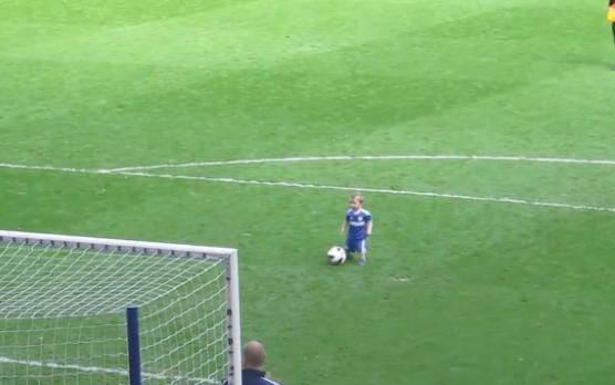Chelsea şi-a găsit un atacant surpriză. Reacţie superbă a publicului londonez la primul gol (VIDEO)