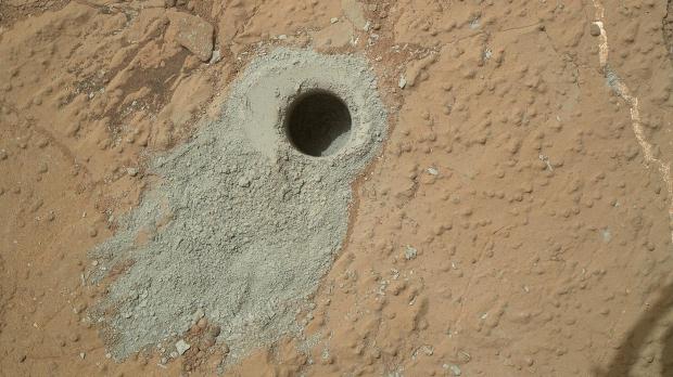 Roverul Curiosity a forat într-o nouă rocă, pe Marte. Ce caută robotul pe Planeta Roşie
