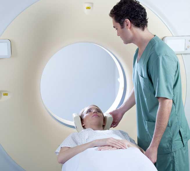 Tomograful măreşte riscul de cancer la copii. Expunerea repetată la investigaţii medicale cu raze X  poate fi o cauză a tumorilor 