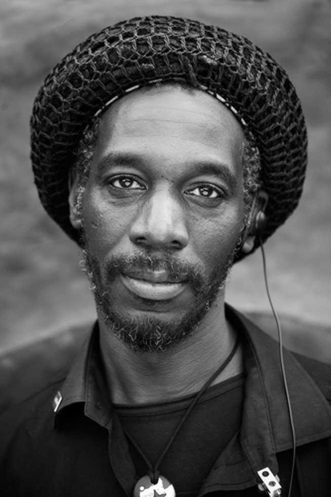 "Lumea este plină de frumuseţe, dar numai pentru cei care au ochi să o vadă!" 18453272