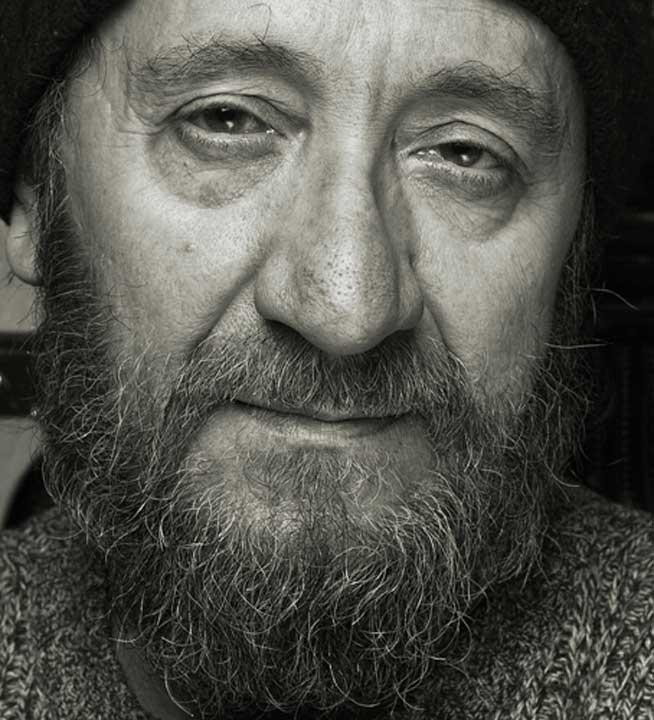 "Lumea este plină de frumuseţe, dar numai pentru cei care au ochi să o vadă!" 18453282