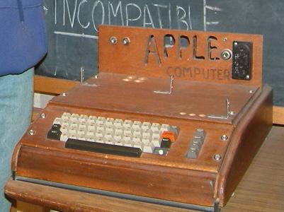 Un computer Apple 1, vândut la licitaţie cu peste jumătate de milion de euro