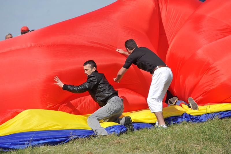 Tricolorul în Cartea Recordurilor. România are cel mai mare steag naţional din lume - FOTO 18453450