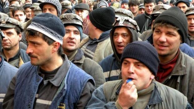 4.000 de mineri protestează la Târgu Jiu. Angajaţii Complexului Energetic Oltenia, nemulţumiţi de reducerea orelor de muncă şi a salariilor