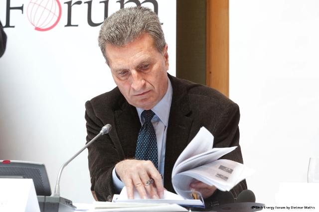 Cancelaria lui Merkel se delimitează de afirmaţiile comisarului Oettinger