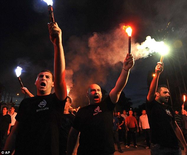 Neo-naziştii greci i-au pus pe fugă pe turişti, în Atena