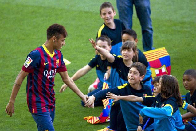 50.000 de fani la prezentarea lui Neymar la Barcelona!