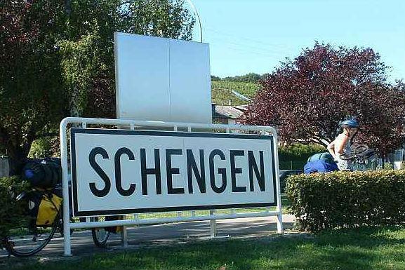CE continuă să sprijine deplin aderarea României şi Bulgariei la spaţiul Schengen