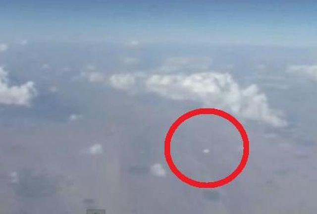 OZN filmat din avion, de un pasager, deasupra Iranului. Imaginile au făcut înconjurul lumii! (VIDEO)