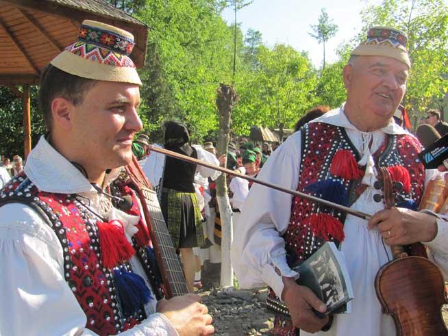 Horele Fraţilor Petreuş din România manelelor