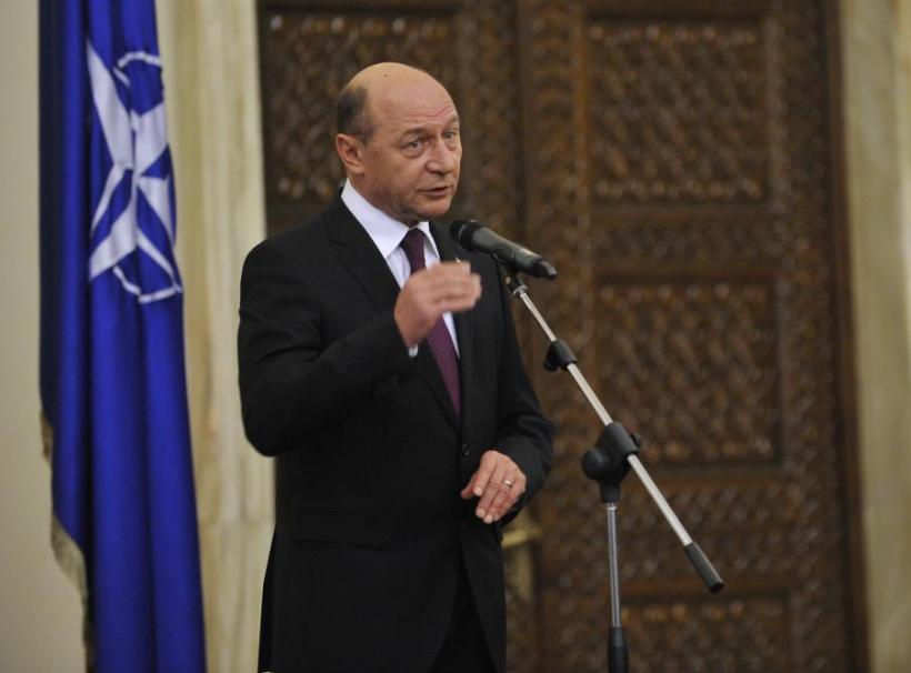 Băsescu, ATAC la revizuirea Constituţiei: Ceea ce se face azi reprezintă un risc de blocare a statului!