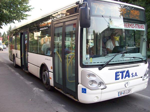 Transportul public din Râmnicu Vâlcea, în a doua zi de grevă. Angajaţii cer salarii mai mari şi demiterea directorului companiei
