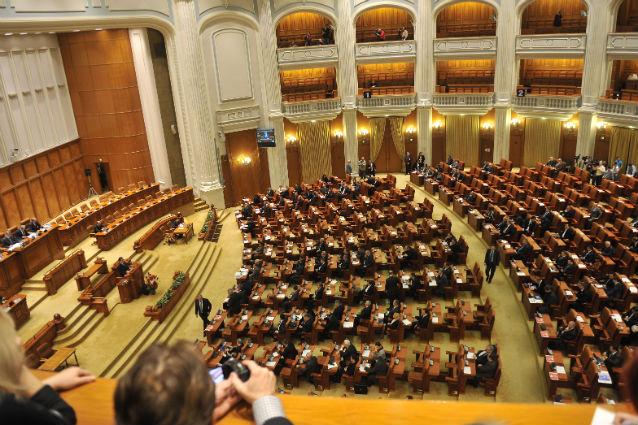 &quot;Referendumul&quot; Băsescu va fi discutat luni în Parlament