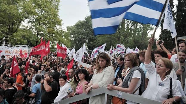 12.000 de greci protestează faţă de închiderea radioteleviziunii publice