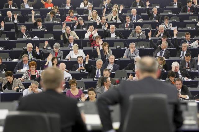 Parlamentul European cere “reconciliere” în Turcia