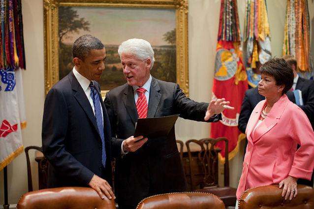 Bill Clinton critică neimplicarea lui Obama în conflictul sirian. &quot;Dacă nu acţionezi, pari un pămpălău&quot;