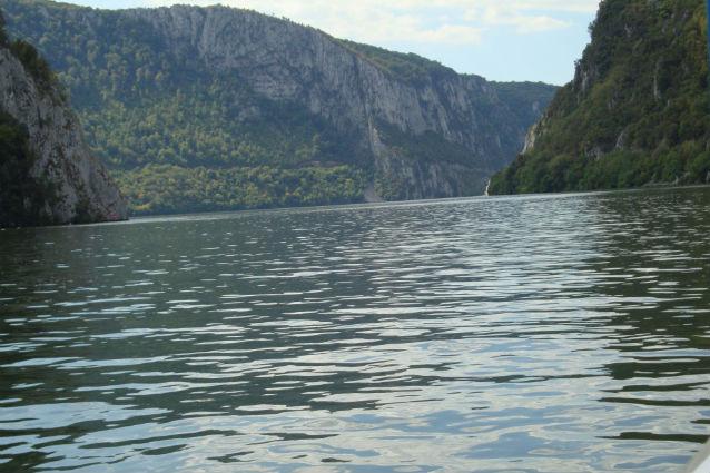 Hidrologii au instituit COD GALBEN (faza I de apărare) pe Dunăre, de-a lungul a patru judeţe