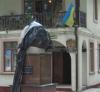 Decapitarea lui Eminescu. Poliţia din Cernăuţi a găsit capul statuii, nu şi pe indivizii care au vandalizat-o