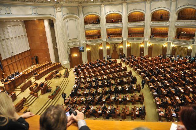 Parlamentul dezbate mâine referendumul propus de Traian Băsescu 