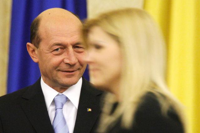 Băsescu: Se apropie vremea candidaturii unei femei la Preşedinţie. Udrea, un pariu câştigat, un politician la modă şi serios