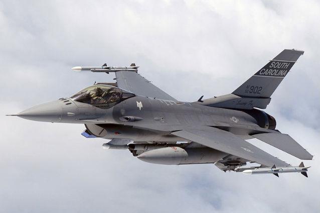 Achiziţionarea avioanelor F-16, aprobată de Guvern 