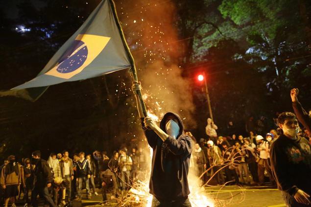 Brazilia: Manifestaţii istorice, autorităţile sub presiune. Ce cred vedetele fotbalului