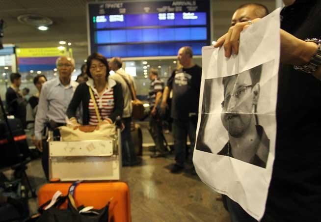 Viaţa pe aeroport a celui care a dezvăluit secretele Americii, Edward Snowden