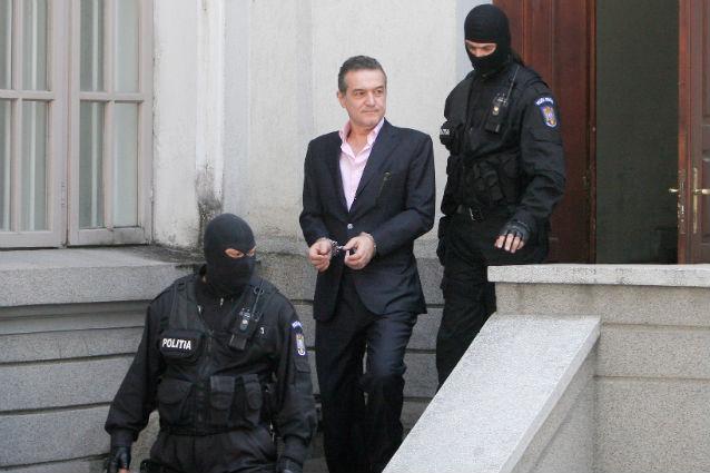 Gigi Becali a primit şase luni spor de închisoare. Patronul Stelei va sta după gratii trei ani şi jumătate