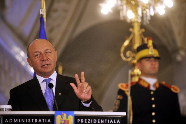 Gafă prezidenţială! Băsescu a sărbătorit Ziua Imnului cu o lună mai devreme
