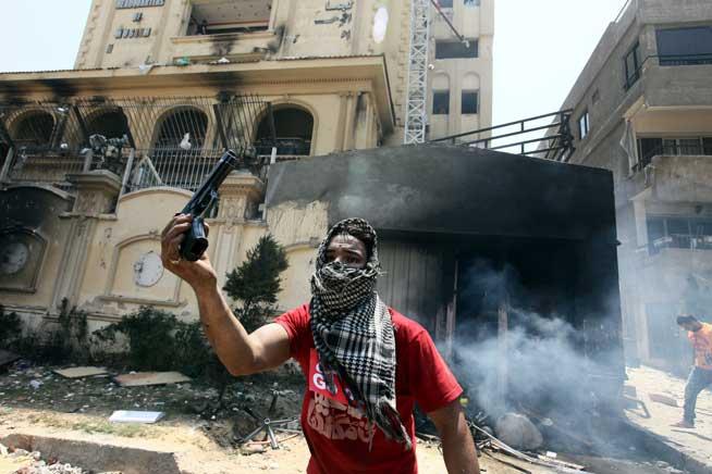 În Egipt s-a reluat revoluţia. Armata dă 48 de ore pentru rezolvarea crizei
