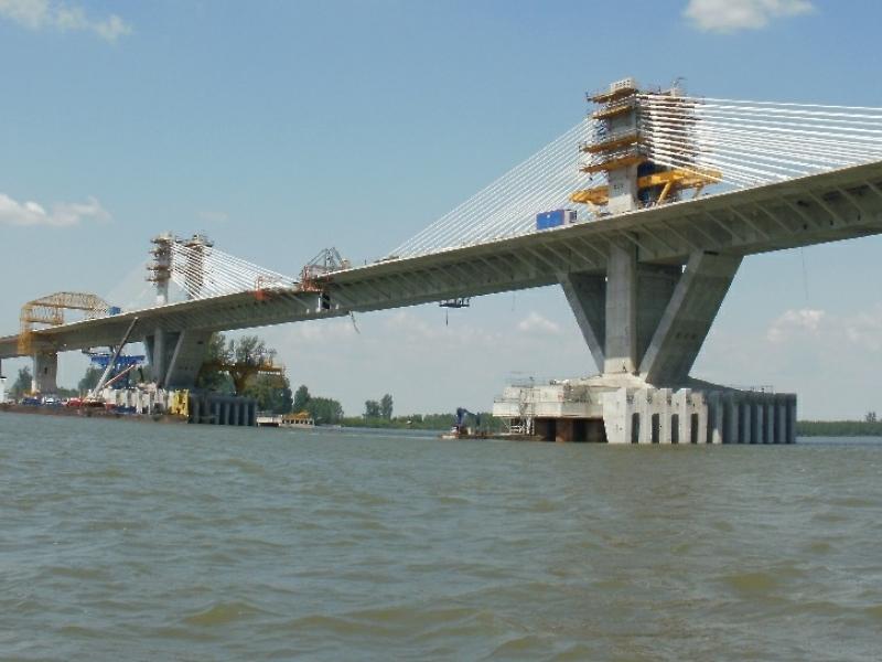 Începând de azi se percep taxe de traversare a noului pod de peste Dunăre. Vezi AICI cât trebuie să plăteşti