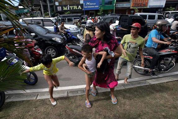 Cutremur cu magnitudinea de 6,1 în Indonezia: şase copii au murit, 50 de răniţi