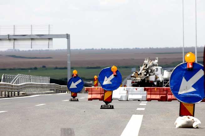 Autostrăzile României, drumuri “spre niciunde”. Incoerenţa politică şi economică ne costă milioane de euro. Avem proiecte doar pe hârtie