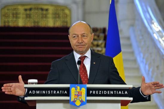 Băsescu l-a decorat post-mortem pe Radu Vasile