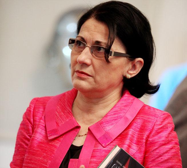 Ecaterina Andronescu: Premierul a făcut bine că a intervenit. Elevii au fost victime 