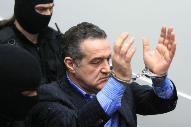 Magistraţii au respins cererea lui Gigi Becali, de schimbare a regimului de detenţie 