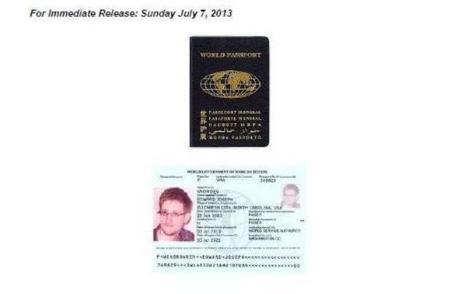 Snowden are paşaport. Deocamdată de “cetăţean al lumii”