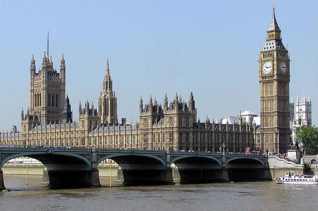 Consumul de COCAINĂ, un obicei frecvent în Parlamentul britanic. Urmele drogului, descoperite şi pe capacele de toaletă