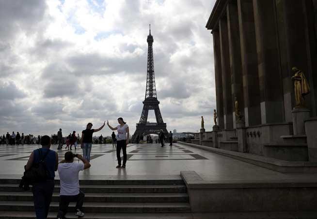 Turnul Eiffel se poate “vizita” cu un simplu click